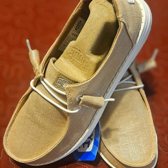 Hey Dude Tan Shimmer - Picture 2 of 2